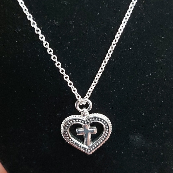 Montana Silversmiths heart cross necklace q - Picture 3 of 6